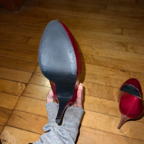 Guess Red Heels Size 7 - Picture 6 of 6